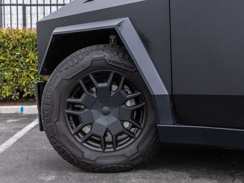 Used 2024 Tesla Cybertruck Cyberbeast AWD/4WD image 12