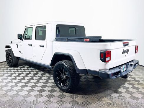 Used 2024 Jeep Gladiator Sport AWD/4WD image 5