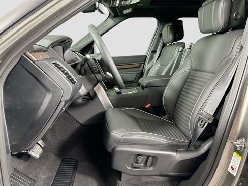 Certified 2024 Land Rover Discovery Dynamic SE image 10