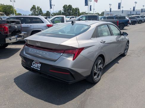 Used 2025 Hyundai Elantra SEL FWD image 3