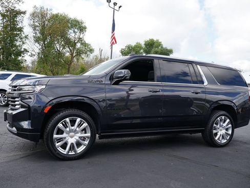 Used 2023 Chevrolet Suburban High Country AWD/4WD image 6
