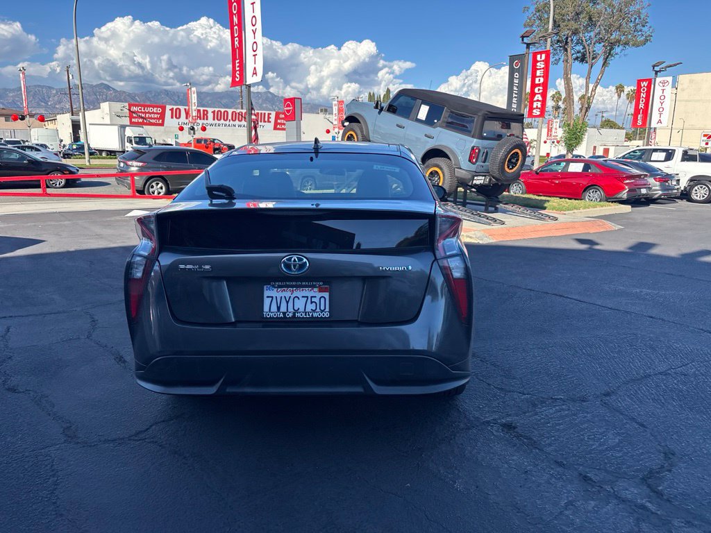 Used 2016 Toyota Prius Three Touring FWD image 5