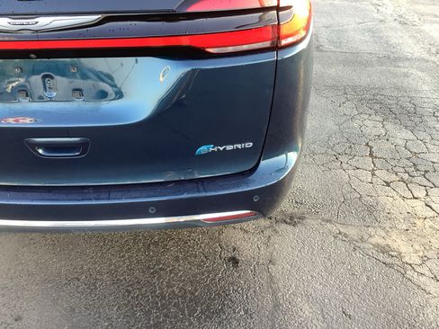 Used 2023 Chrysler Pacifica Limited FWD image 10