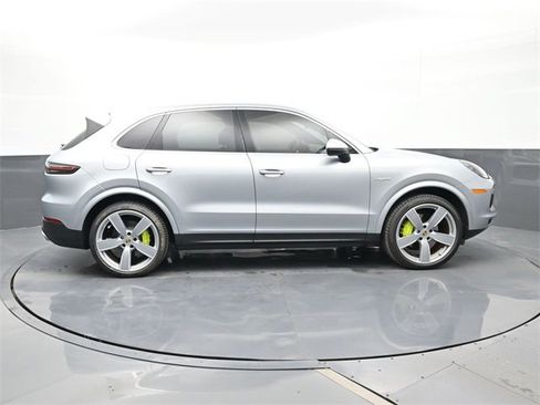 Used 2022 Porsche Cayenne E-Hybrid image 20