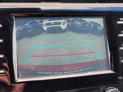 Used 2019 Toyota Camry SE image 14