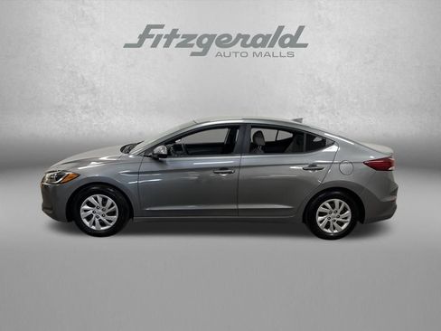 Used 2017 Hyundai Elantra SE image 2