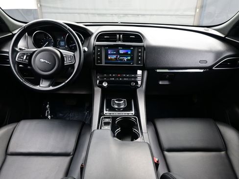 Used 2017 Jaguar F-PACE Premium image 17