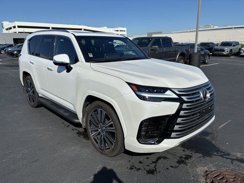 Used 2024 Lexus LX 600 4WD w/ Luxury Package image 3
