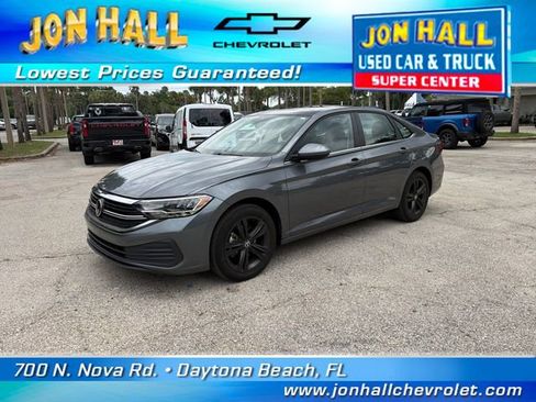Used 2022 Volkswagen Jetta SE FWD image 2