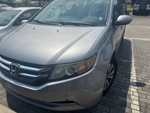 Used 2017 Honda Odyssey SE image 3