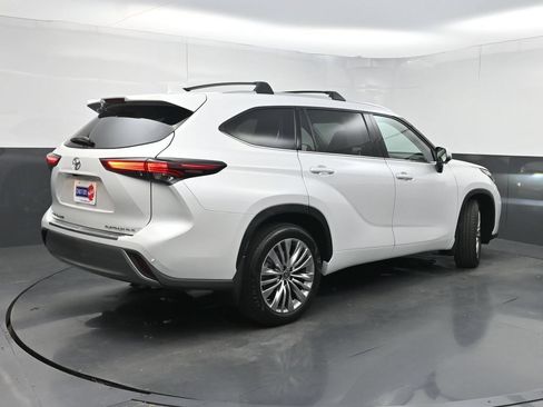 Used 2024 Toyota Highlander Platinum AWD/4WD image 26