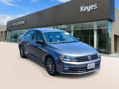 Used 2016 Volkswagen Jetta Sport w/ Lighting Package FWD image 3