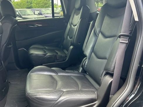 Used 2016 Cadillac Escalade Luxury AWD/4WD image 24