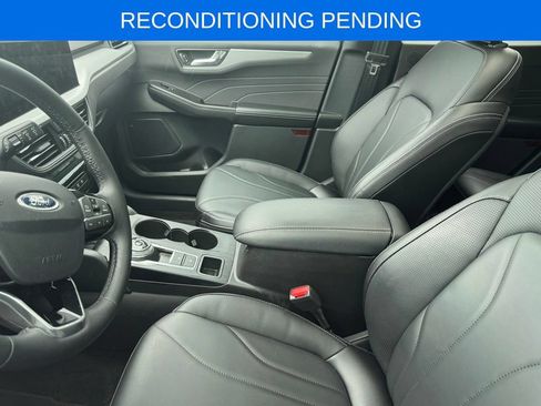 Used 2025 Ford Escape SE w/ PHEV Premium Package FWD image 7