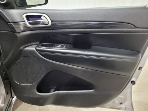 Used 2020 Jeep Grand Cherokee Altitude image 62