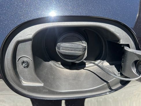 Certified 2023 Porsche Macan AWD/4WD image 42