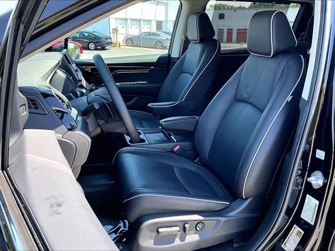 Certified 2025 Honda Odyssey Touring image 8