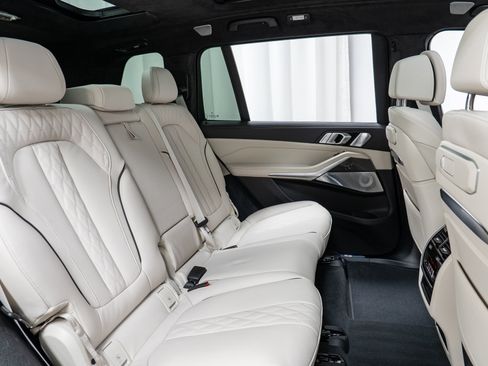 Used 2026 BMW X7 M60i AWD/4WD image 25