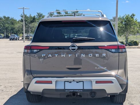 Used 2024 Nissan Pathfinder Platinum FWD image 6