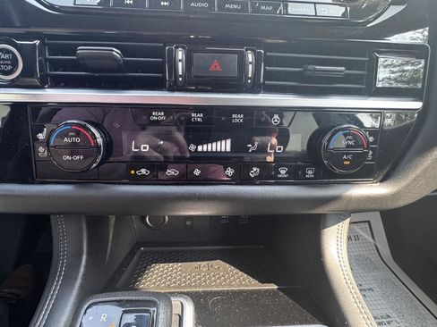 Used 2022 Nissan Pathfinder Platinum AWD/4WD image 33