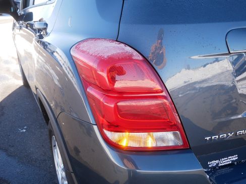 Certified 2022 Chevrolet Trax LT w/ LT Convenience Package image 17