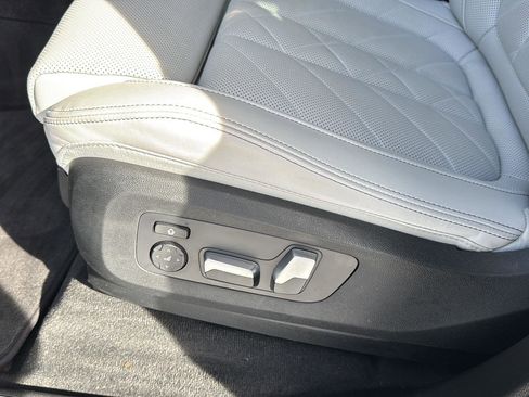 Used 2025 BMW X5 xDrive40i w/ Premium Package image 28