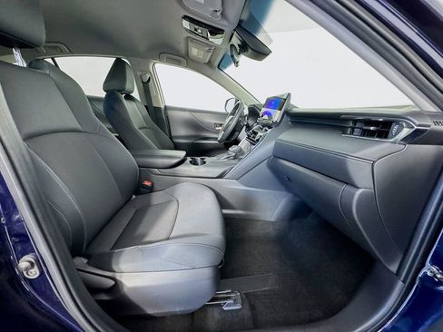 Used 2023 Toyota Venza LE image 28