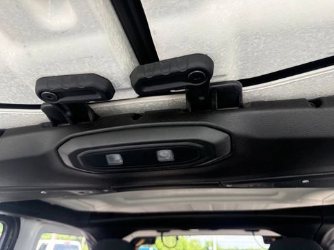 Used 2025 Jeep Wrangler Unlimited Sahara AWD/4WD image 32