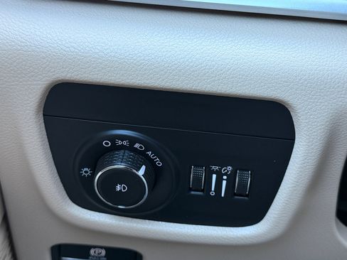 Used 2024 Jeep Grand Cherokee L Limited image 23