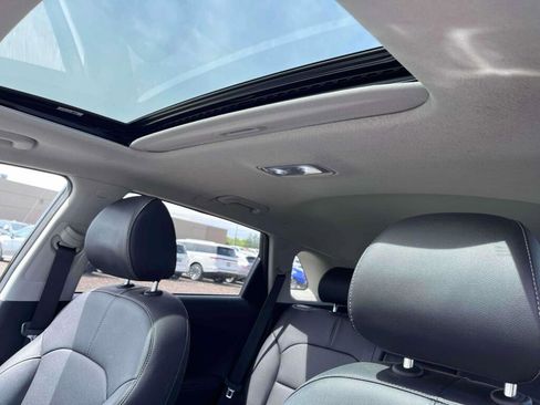 Used 2022 Kia Niro Touring Special Edition FWD image 5