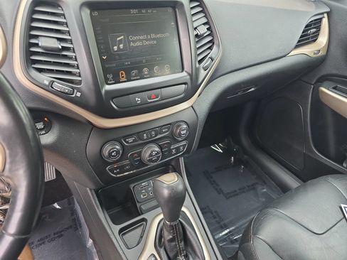 Used 2018 Jeep Cherokee Limited w/ High Altitude Package FWD image 19