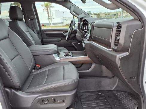 Used 2025 GMC Sierra 2500 SLT w/ SLT Convenience Package image 13