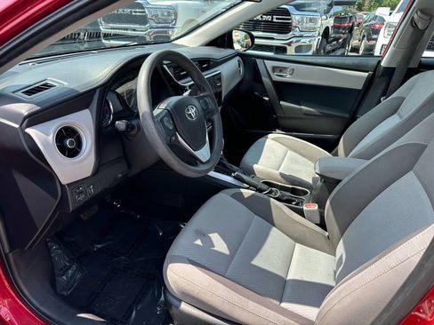 Used 2018 Toyota Corolla LE image 9