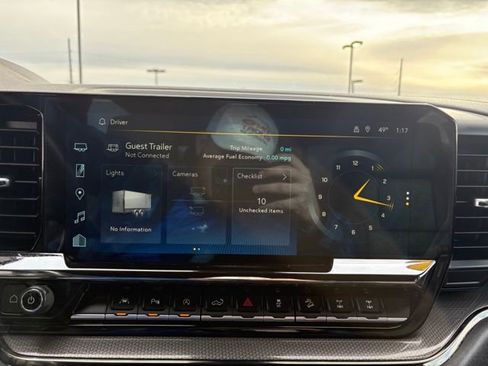 Used 2022 Chevrolet Silverado 1500 ZR2 w/ Technology Package image 19