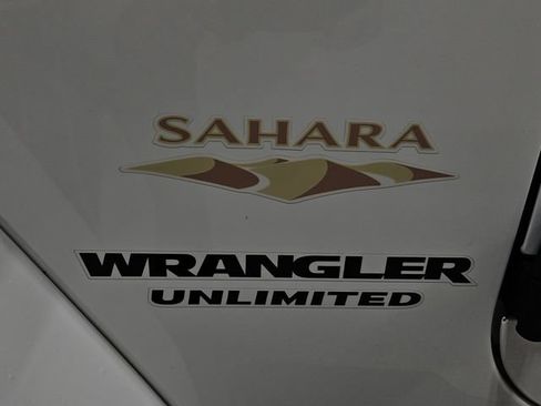 Used 2015 Jeep Wrangler Unlimited Sahara w/ Connectivity Group AWD/4WD image 31