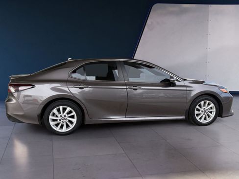 Used 2023 Toyota Camry LE image 6