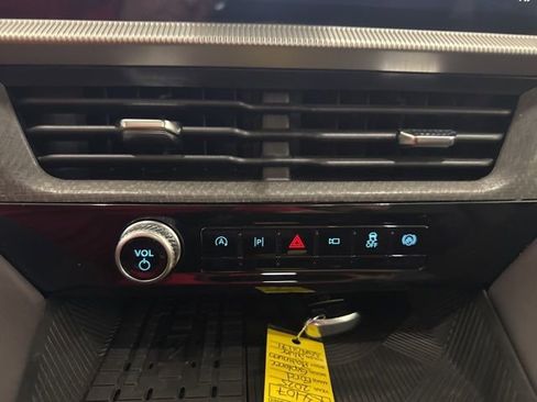 Used 2025 Ford Explorer Platinum image 37