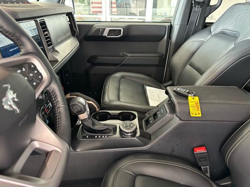 Certified 2025 Ford Bronco Badlands AWD/4WD image 18