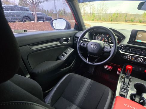 Used 2023 Honda Civic Sport image 9