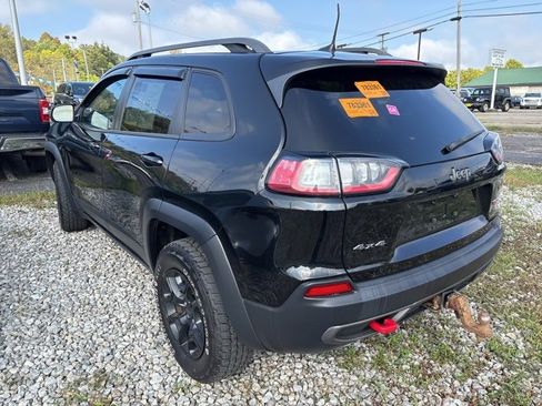 Used 2019 Jeep Cherokee Trailhawk image 2