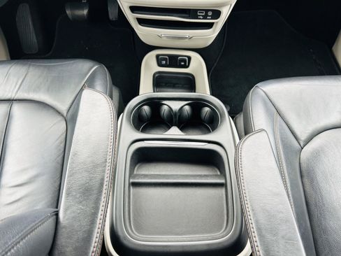 Used 2017 Chrysler Pacifica Touring-L FWD image 22