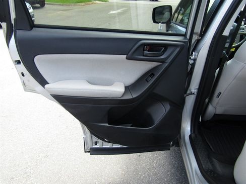 Used 2015 Subaru Forester 2.5i Premium w/ Protection Package #1 AWD/4WD image 18