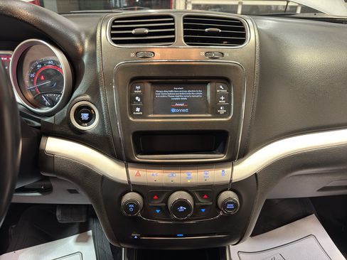 Used 2018 Dodge Journey SE w/ Popular Equipment Group FWD image 19