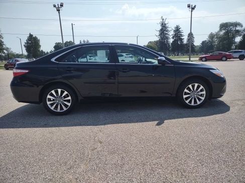 Used 2017 Toyota Camry XLE w/ Moonroof Package FWD image 7
