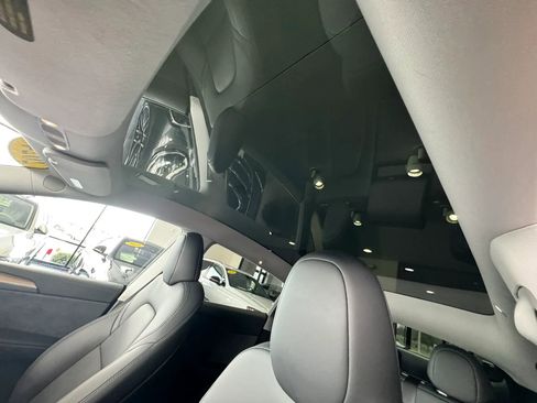 Used 2024 Tesla Model Y Long Range image 33