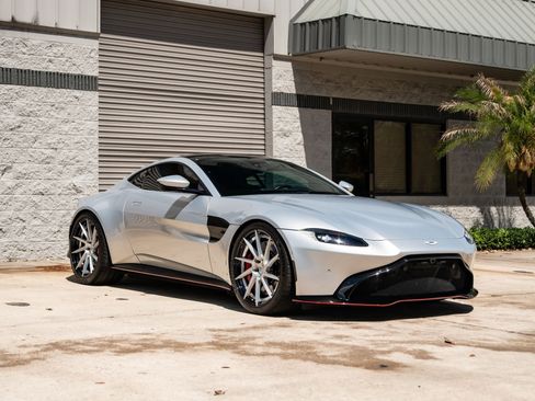 Used 2019 Aston Martin V8 Vantage Coupe RWD image 4