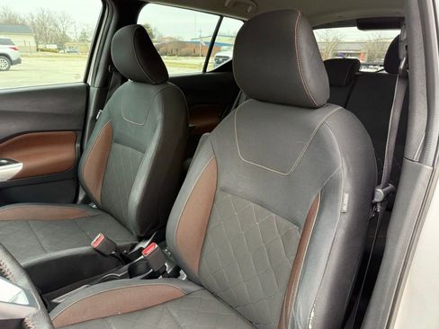 Used 2018 Nissan Kicks SR image 12