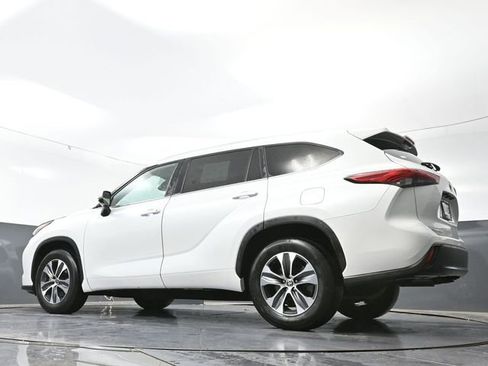 Used 2023 Toyota Highlander XLE FWD image 55
