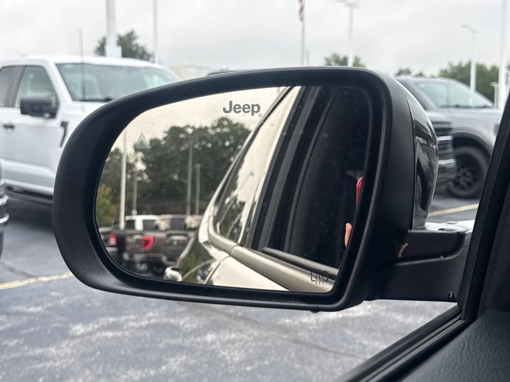 Used 2024 Jeep Compass Latitude AWD/4WD image 38