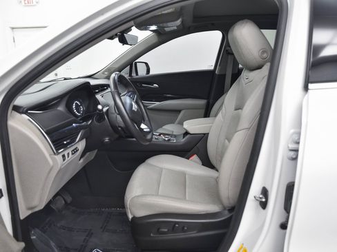 Used 2022 Cadillac XT4 Premium Luxury image 11